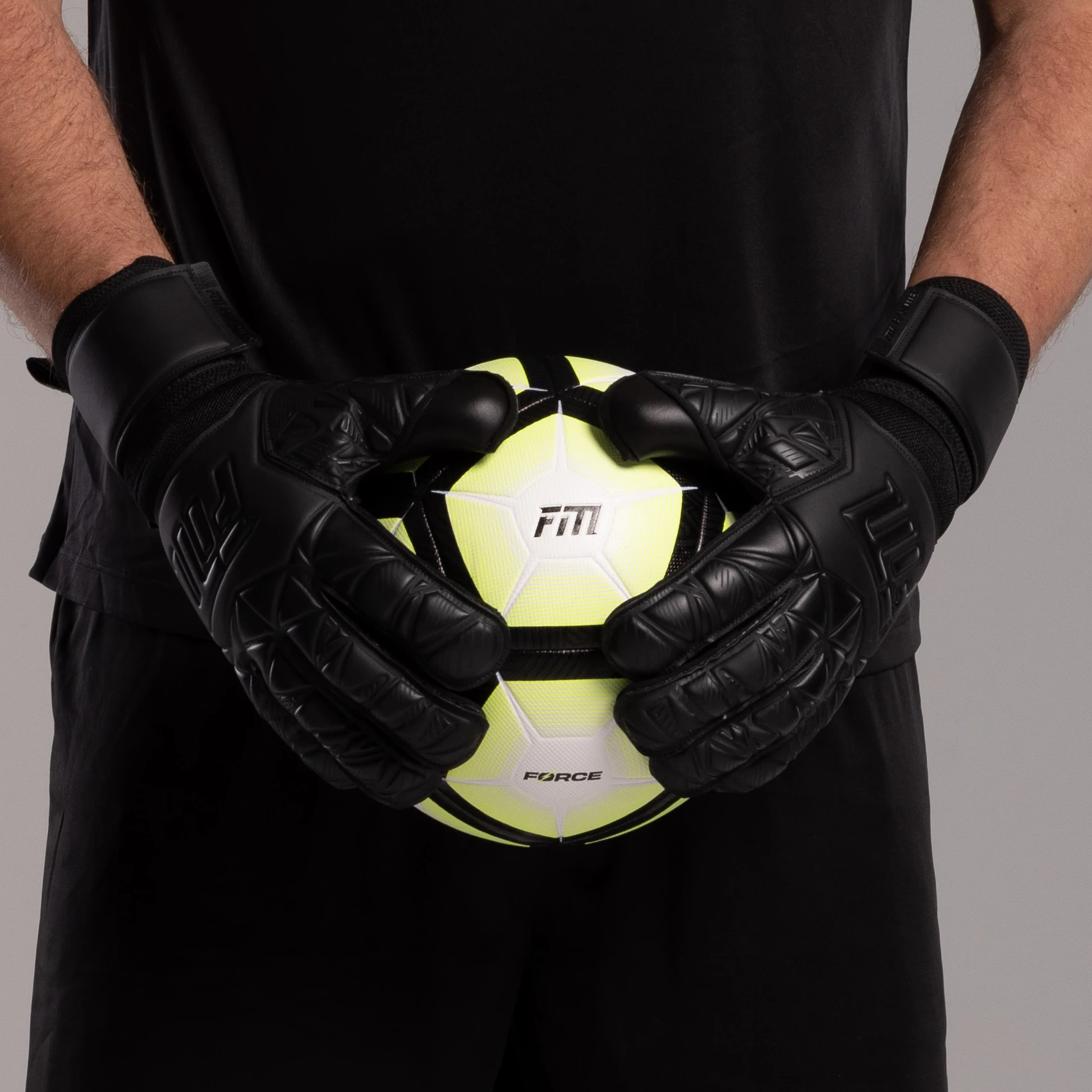 Invictus X ALL BLACK 2/9
