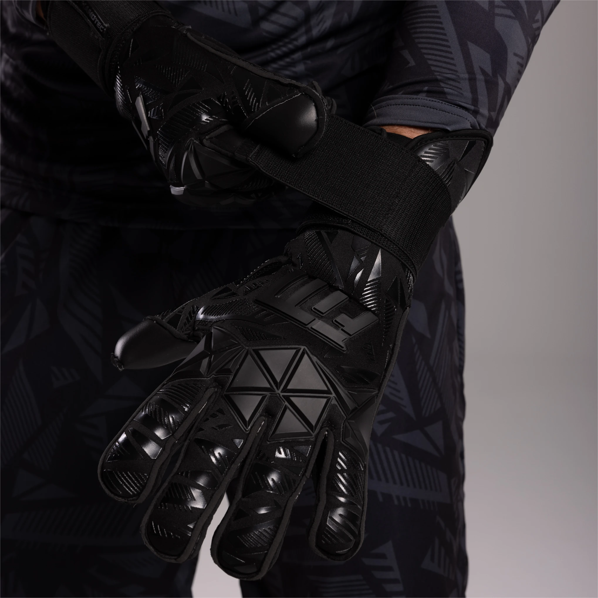 Invictus X PRO ALL BLACK 2/9