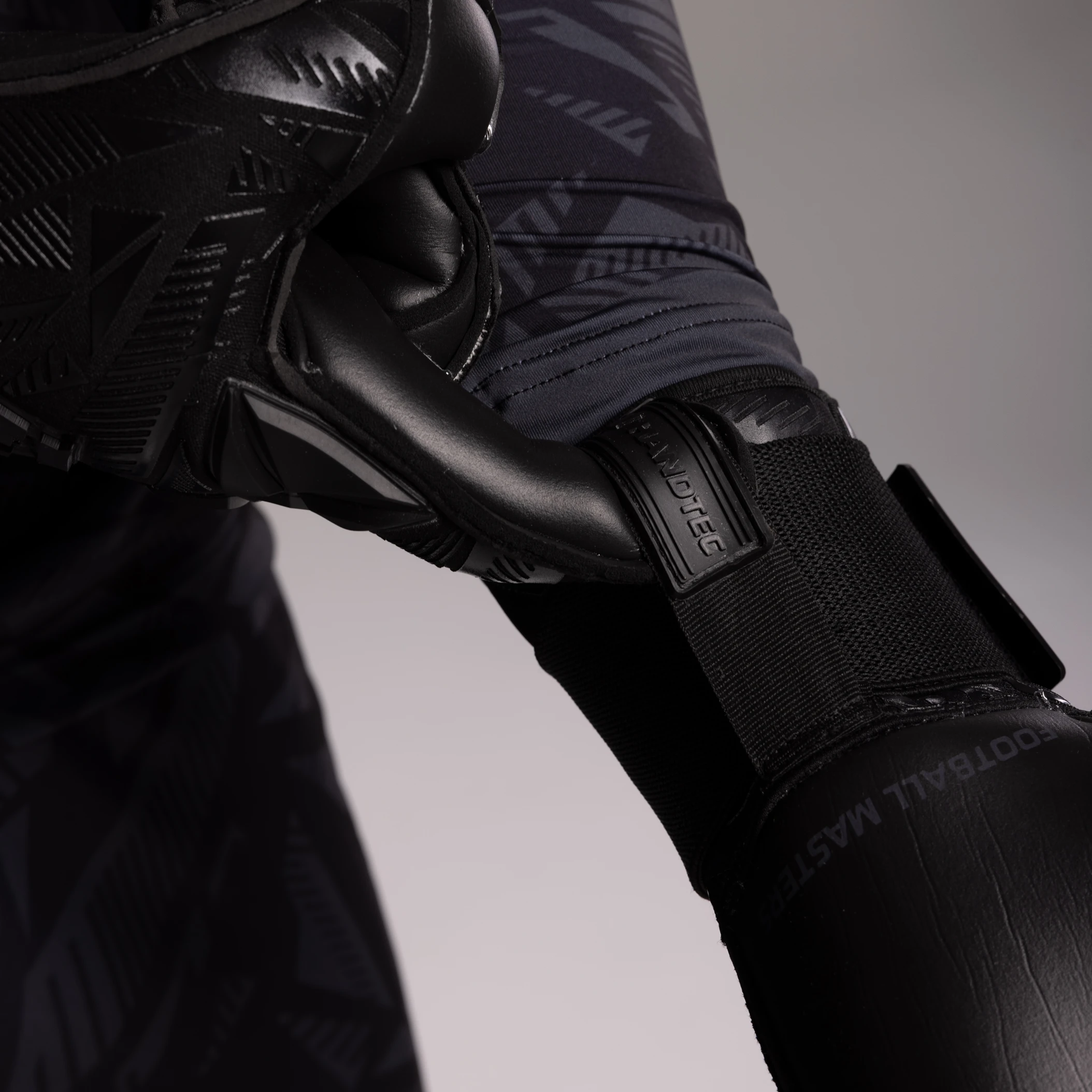 Invictus X PRO ALL BLACK 5/9
